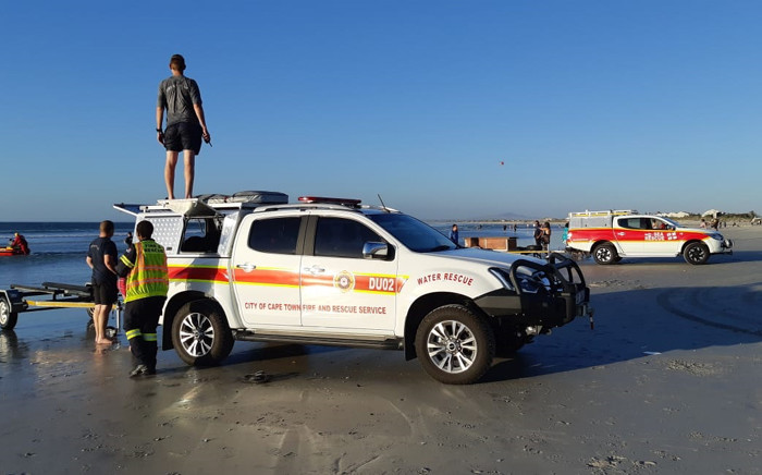 Rescuers from NSRI search for a teenage boy who went missing while swimming at Milnerton Lagoon Beach. Picture: NSRI.