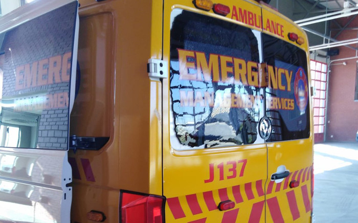 Joburg Emergency Management Services suspended ambulance services to Cosmo City on 29 June 2019 after three crew members were attacked and an emergency vehicle was damaged. Picture: @RobertMulaudzi/Twitter.