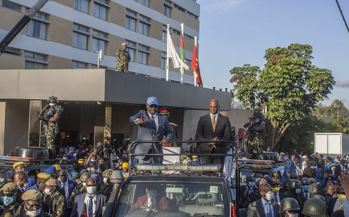 Malawi’s President and president of the ruling Democratic Progressive Party (DPP) Peter Mutharika (L on pick-up truck)stands with his electoral running mate Atupele Muluzi (R on pick-up truck) the president for United Democratic Front, which has gone into an electoral alliance with the ruling party, leave the Mount Soche hotel in Blantyre on 7 May 2020. Picture: AFP