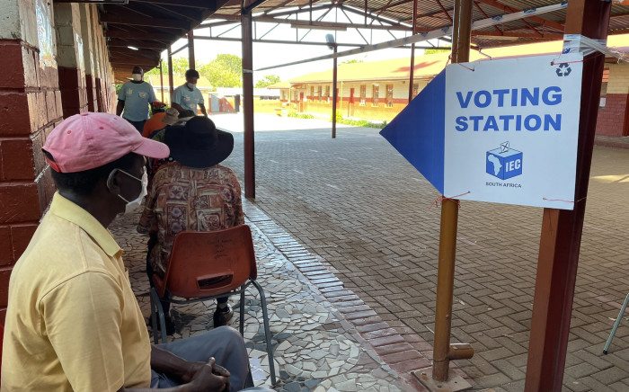 Voters queue at a voting station on 1 November 2021. Picture: Theto Mahlakoana/Eyewitness News