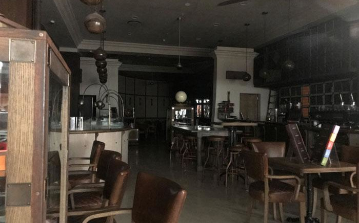 A restaurant in Cavendish Square Mall in Claremont, Cape Town closed due to load shedding. Picture: Kaylynn Palm/EWN