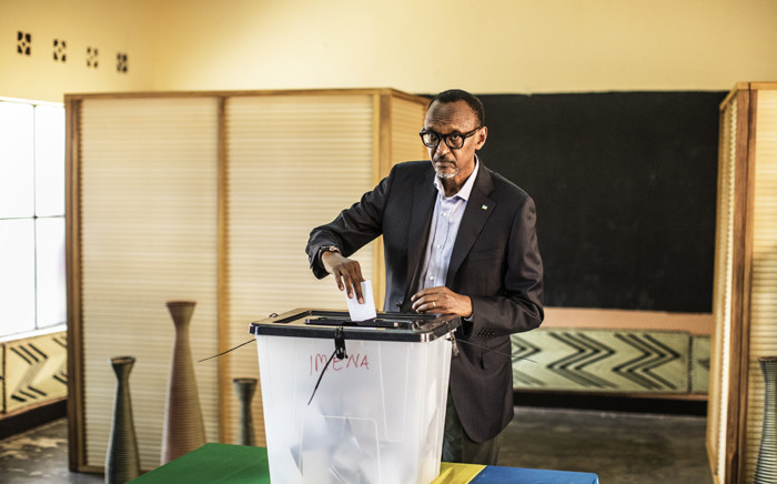 Incumbent Rwandan President Paul Kagame proceeds to cast his vote in Kigali, on 4 August, 2017. Rwandans began voting on 4 August in a presidential election widely expected to return strongman Paul Kagame to office for a third term at the helm of the small east African nation. Picture: AFP.