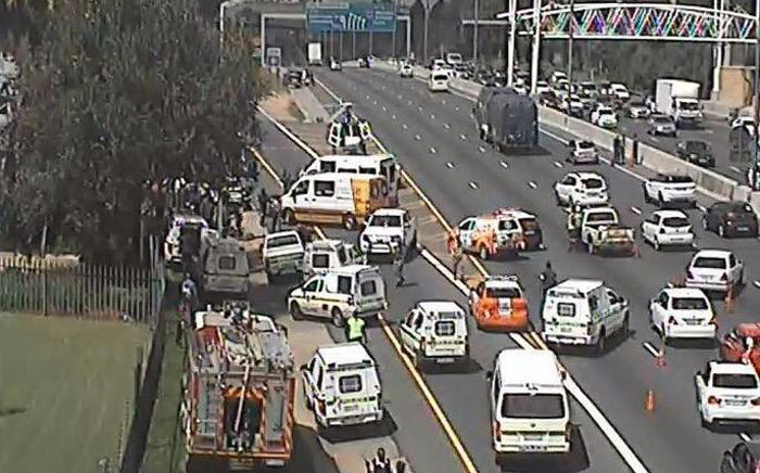 FILE: Cars turning around and taking London Road following a deadly shootout on the N3 south on 29 March 2015. Picture: Ray White/EWN.