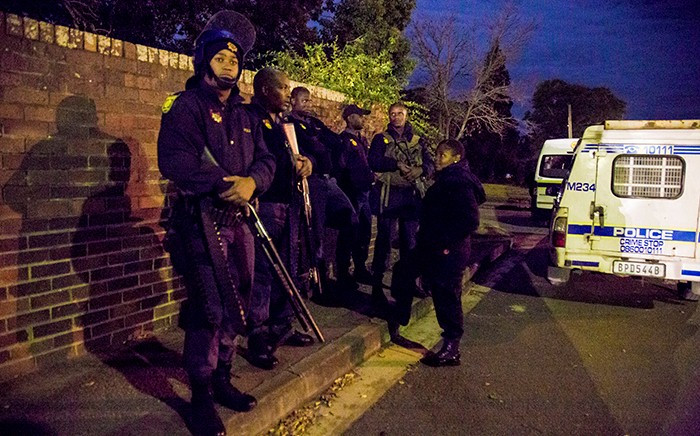 Saps Public Order Police stand watch near the male residences where violence was heaviest at Fort Hare. Picture: Thomas Holder/EWN.