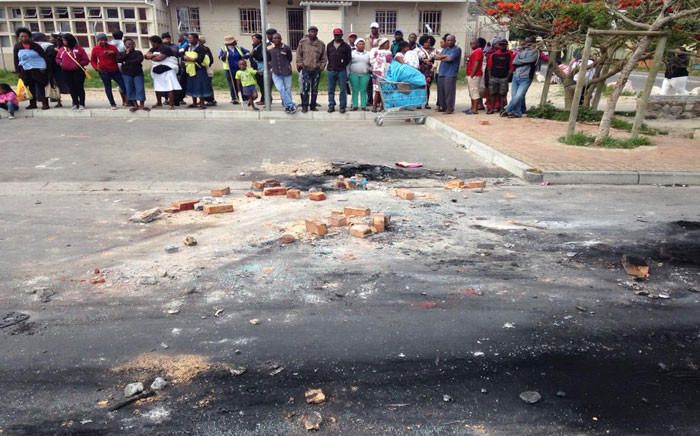 Residents gathered at the scene in Masiphumelele after an alleged mob attack. Picture: Lauren Isaacs/EWN.