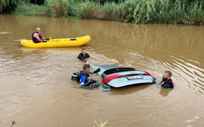 Tshwane Emergency Services retrieve the body of a motorist from a river in Roodeplaat. Picture: Supplied.