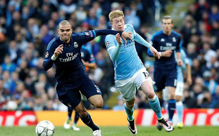 Real Madrid’s defender Pepe fighting for the ball with Manchester City’s Kevin de Bruyne in the first leg of the Uefa Champions League on 26 April 2016. Picture: Manchester City official Facebook page.