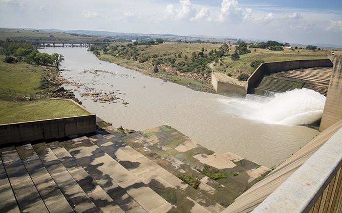 Water flows from the Vaal dam on 26 February 2017 after the dam reached 97.8 % capacity following heavy rains across Gauteng. Picture: Reinart Toerien/EWN