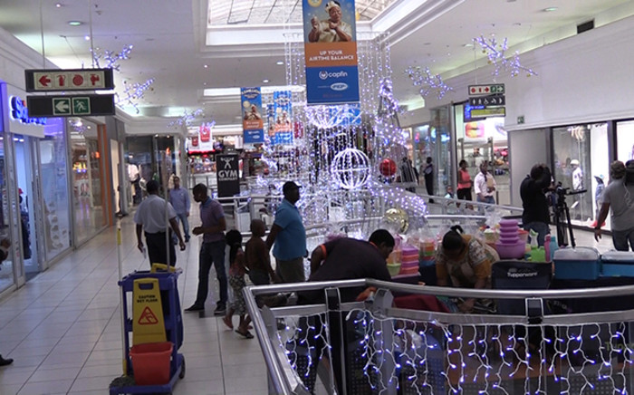 The Festive Season is here and many South Africans will be visiting shopping malls to do their Christmas shopping. Picture: Vumani Mkhize/EWN.