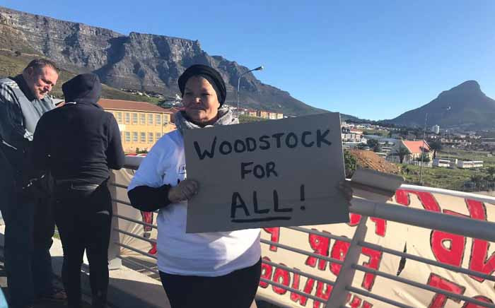Woodstock residents along with activists from lobby group Reclaim the City picketing on the Searle Street pedestrian bridge above the Nelson Mandela Boulevard on 11 July 2017. Picture: Monique Mortlock/EWN