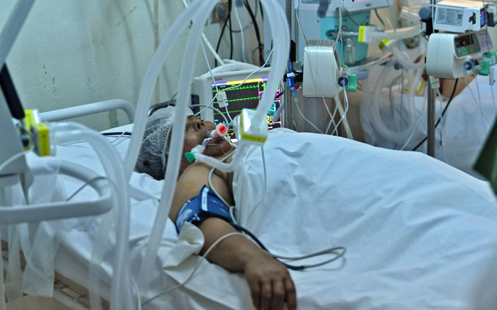 A Tunisian patient infected with COVID-19 is pictured at the intensive care unit of the Aghlabide hospital in the east-central city of Kairouan on 4 July 2021. Tunisia placed the capital Tunis and the northern town of Bizerte under a partial lockdown from until 14 July in a bid to rein in record daily coronavirus cases and deaths. Picture: FETHI BELAID/AFP