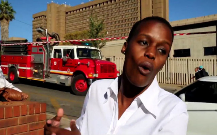 Zanale at the scene of the fire in Braamfontein. She's been dubbed Jozi's new and hottest reporter by social media. Picture: EWN.
