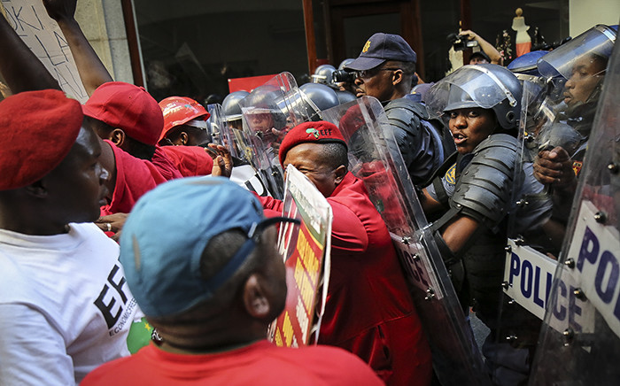 EFF supporters clash with police outside Parliament in Cape Town ahead of President Jacob Zuma's 2016 State of the Nation address. Picture: Thomas Holder/EWN.