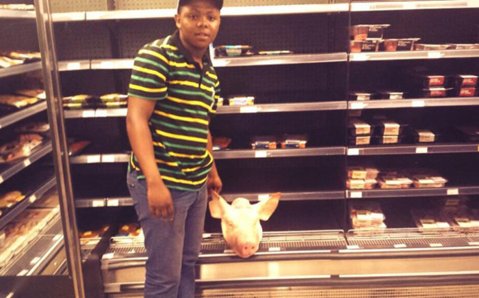 Cosas member places pig head in Kosher section of Sea point Woolworths. Picture: Twitter.