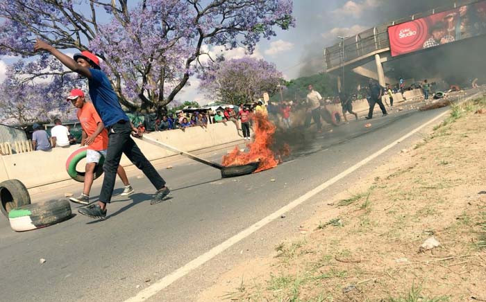 FILE: Residents say last week, three people were attacked and robbed of their belongings and such acts could not be tolerated anymore. Picture: Hitekani Magwedze/Eyewitness News.