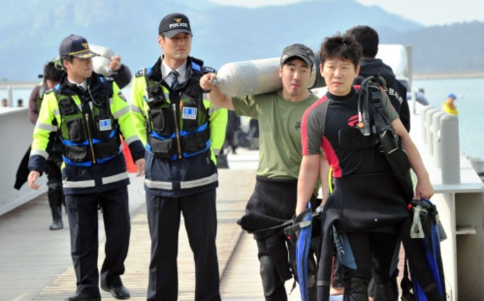  South Korean divers arrive at the harbour after attempting to rescue missing passengers of a capsized ferry in Jindo on 19 April. Picture: AFP. 
