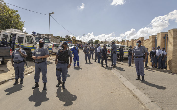 South African Police Service (SAPS) officers are seen as community members protest against the rise of crime in the area in Diepsloot, South Africa, on 6 April 2022. Picture: GUILLEM SARTORIO/AFP