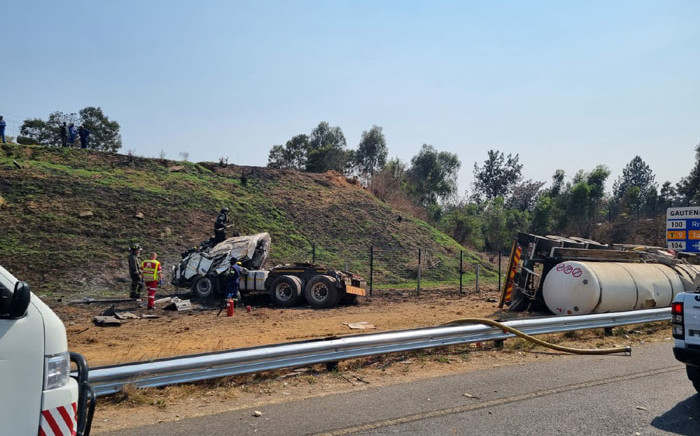 Paramedics and rescue personnel on the scene of a collision on the N1 near Fourways on 28 September 2021. Picture: @ER24EMS/Twitter