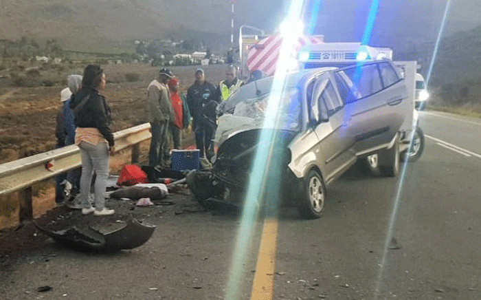 The Easter weekend traffic rush claimed its first victim early on Thursday morning when a bakkie and another vehicle crashed head-on near De Doorns. Picture: @TrafficSA/Twitter