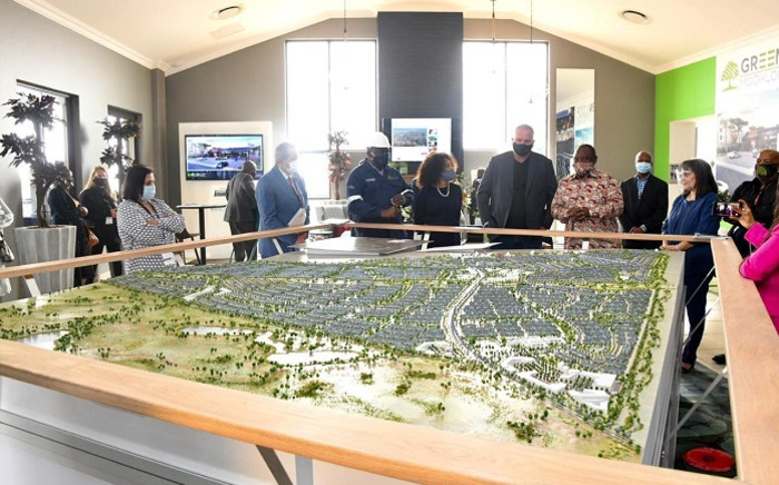 President Cyril Ramaphosa on 4 October 2020 launched the Mooikloof Mega Residential City project in Pretoria. Picture: @GovernmentZA/Twitter 




