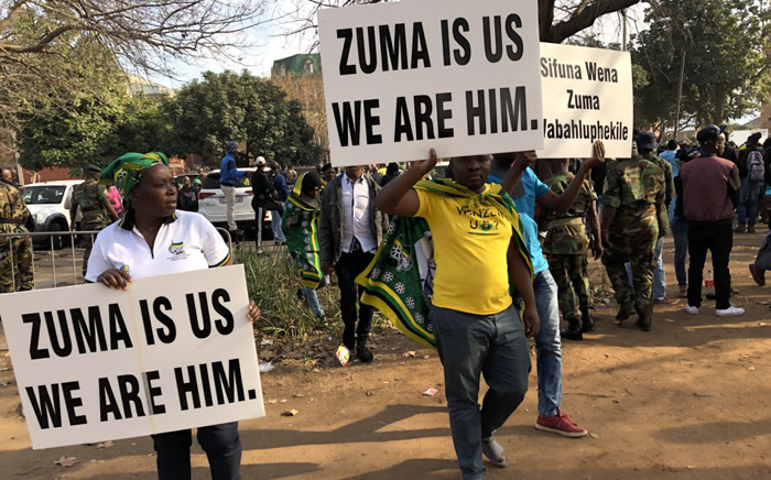 FILE: Supporters of former President Jacob Zuma outside the Pietermaritzburg High Court on 27 July 2018. Picture: Babalo Ndenze/EWN