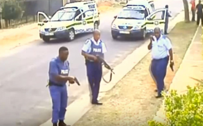 Screengrab of police officers who have been arrested for the murder of 32-year-old Khulekani Mpanza, who was caught by police for an attempted robbery.