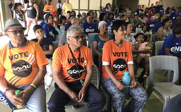 Scores of DA members gathered in Elsies River on Sunday afternoon to welcome a number of GOOD members to their party. Picture: Lauren Isaacs/EWN
