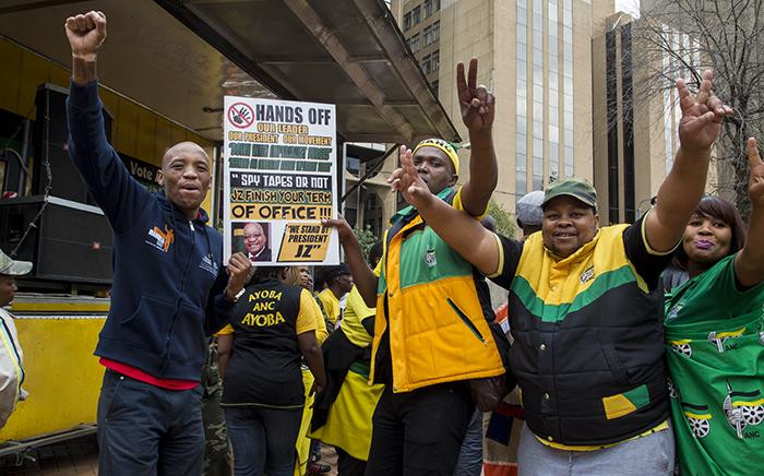 A group of ANC members gathered outside Luthuli House in Johannesburg's CBD in a show of solidarity with President Jacob Zuma as marches against the president take place across the country on 7 April 2017. Picture: Reinart Toerien/EWN.