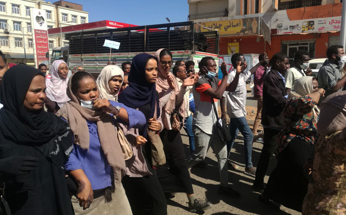 Sudanese demonstrators gather in Khartoum's twin city Omdurman on 20 January 2019, where Sudanese police fired tear gas at protesters ahead of a planned march on parliament. Picture: AFP

