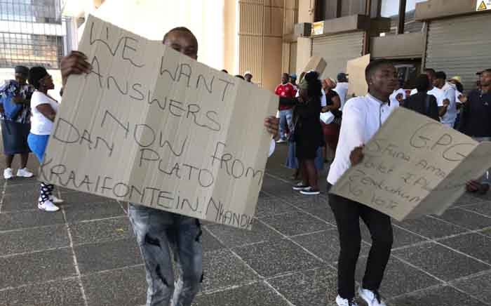 Residents from Khayelitsha, Philippi East, Kraaifontein and Hout Bay protesting out Cape Town’s Civic Centre on 31 January 19. Picture: Lauren Isaacs/EWN