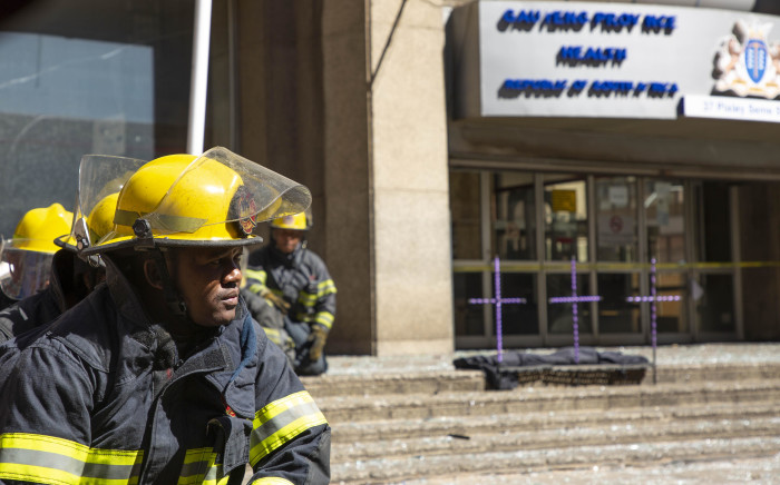 A firefighter sits in front of the Bank of Lisbon building where 3 of his colleagues died while trying to extinguish a fire.  Picture: Christa Eybers/EWN