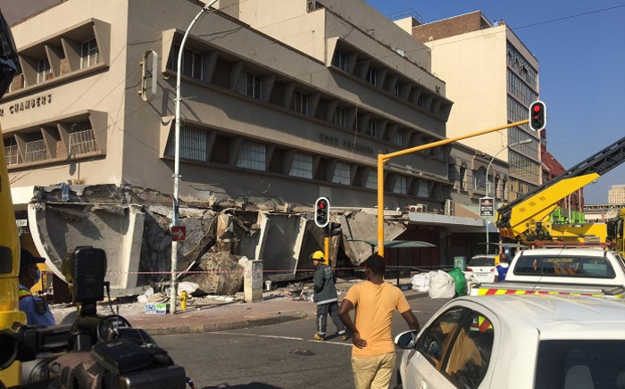 One person died on 9 June 2020 while several people were injured after a structural collapse on Yusuf Dadoo Street in the Durban CBD. Picture: Nkosikhona Duma/EWN









