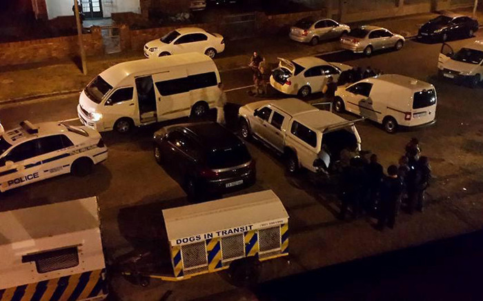 A policeman was shot resulting in a tense stand-off in Hazendal, Athlone on 12 May 2015. Picture: Masa Kekana/EWN