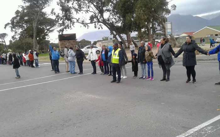 Locals form a human chain through Ocean View to highlight the issues of crime in the area. Picture: Gavin Davis/EWN.