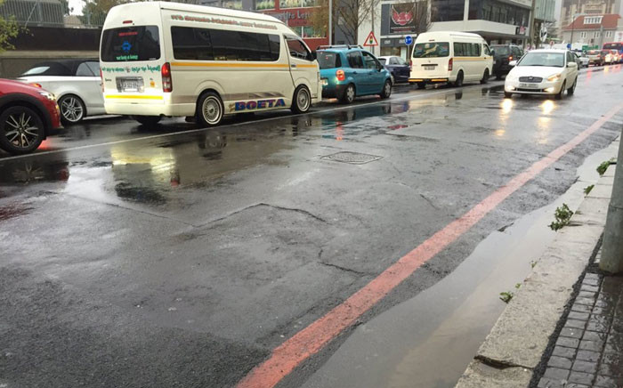 Traffic in the Cape Town CBD was heavily affected by heavy rain on Friday 22 April 2016. Picture: Xolani Koyana/EWN.