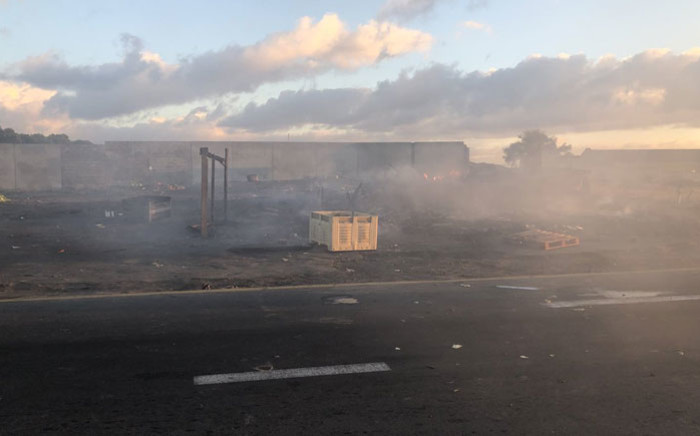 FILE: An area along Highlands Drive in Mitchells Plain burns as residents from the Siqalo informal settlement protest for better service delivery on 2 May 2018. Picture: Graig-Lee Smith/EWN