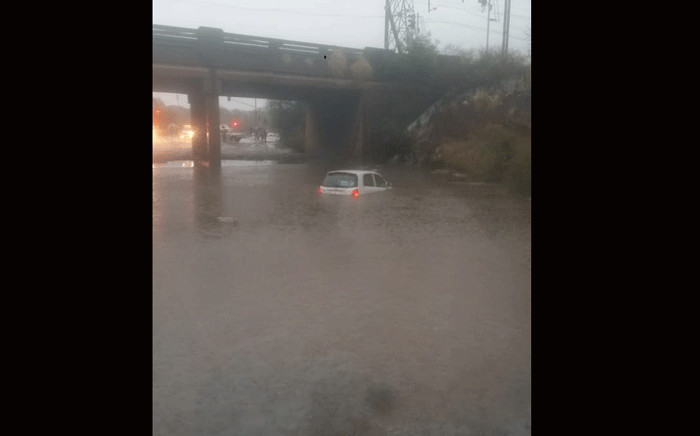 Roger Dyson Road in Pretoria west has been flooded with cars trapped in the water. Picture: @firstgroup_FRT/Twitter.
