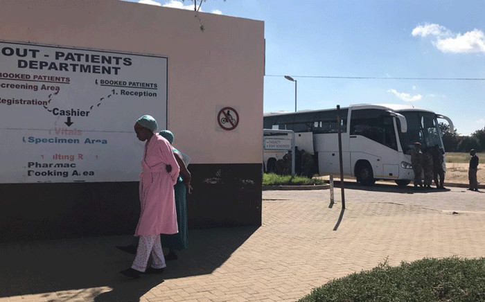 Outside the Mahikeng Provincial Hospital where SANDF health service staff have been deployed to assist. Picture: Masechaba Sefularo/EWN
