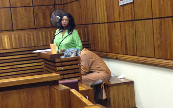 FILE: Sindisiwe Manqele covers her head in court. Picture: Masego Rahlaga/EWN.