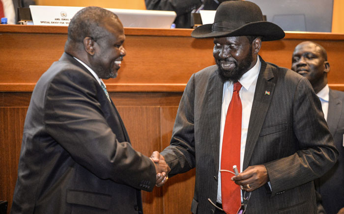 FILE: South Sudan's President Salva Kiir (R) and his former deputy turned rebel leader Riek Machar shake hands as they agree to a peace deal at the 33rd Extraordinary Summit of Intergovernmental Authority on Development (IGAD) in Addis Ababa, on 12 September 2018. Picture: AFP.