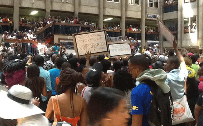 Wits University students gather at Senate House on 19 October, 2015. Picture: Gia Nicoalides/EWN.