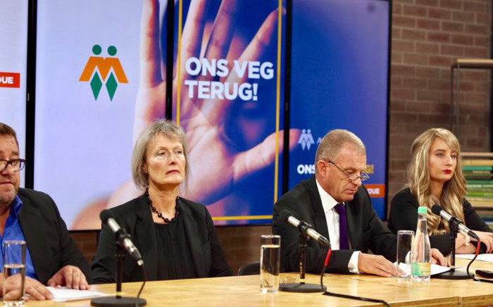FILE: AfriForum prosecutor Gerrie Nel, flanked by Alexis Bizos’ wife Monique van Oosterhout announced that AfriForum would be pursuing Bizos for domestic abuse on Tuesday 27 February 2018 in Centurion. Picture: www.afriforum.co.za