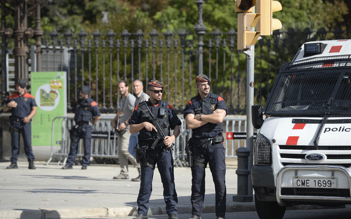 Members of the Catalan police Mossos d'Esquadra secure the area outside the Parc de la Ciutadella (Citadel Park) which houses the Catalan regional parliament in Barcelona on 10 October 2017 ahead of an address by Catalonia's leader. Picture: AFP.
