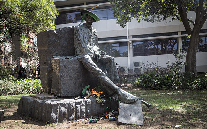 FILE: A statue of former apartheid era leader CR swart was vandalised on the University of the Free State main campus in Bloemfontein. Picture: Reinart Toerien/EWN."