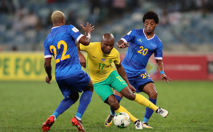 FILE: South Africa's Tokelo Rantie (in yellow) is blocked by Cape Verde players Tiago Almeida and Ryan Mendes during their 2018 World Cup Qualifying match at the Moses Mabhida Stadium in Durban on 5 September 2017. Picture: AFP