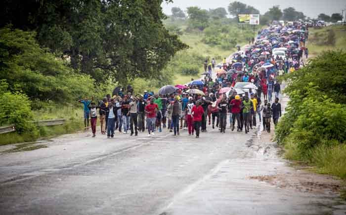 FILE: Vuwani residents make their way into town and to the municipal offices on 6 February 2017. Picture: Thomas Holder/EWN