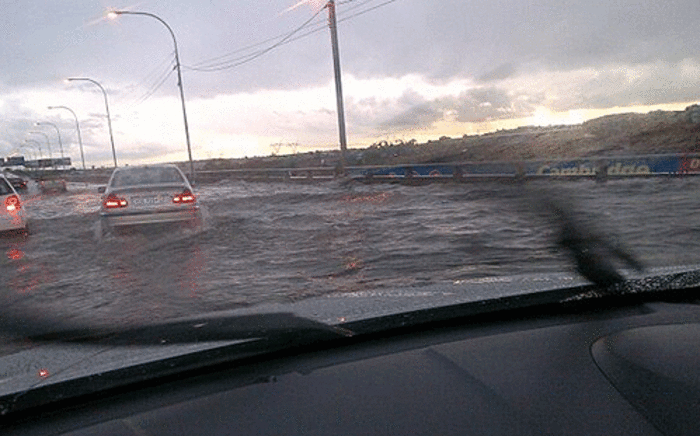 Heavy rains in Johannesburg cause havoc on the roads as water rises to levels as high as car windows. Picture: @MrsH02 via Twitter