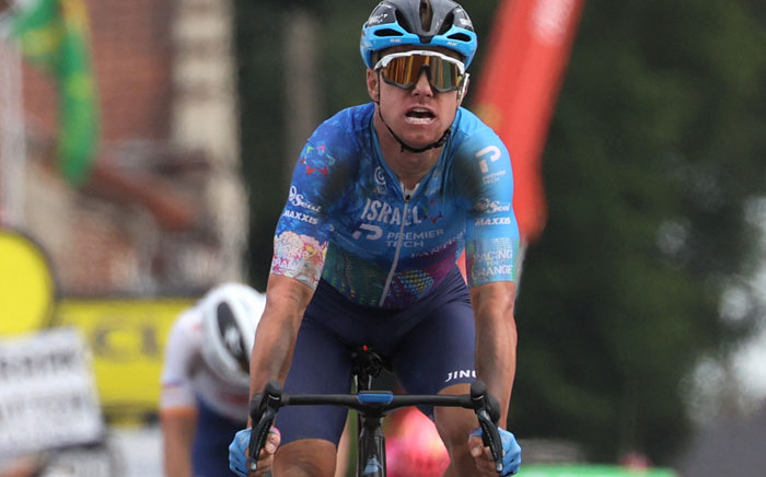 Israel-Premier Tech team's Australian rider Simon Clarke sprints to the finish line to win the 5th stage of the 109th edition of the Tour de France cycling race, 153,7 km between Lille and Arenberg Porte du Hainaut, in northern France, on 6 July 2022. Picture: Thomas SAMSON/AFP