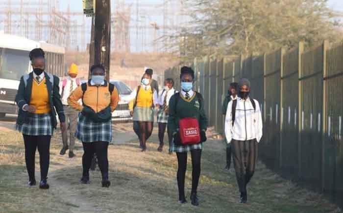 Pupils from Olivenhoutbosch Secondary School on their first day back on 8 June 2020. Picture: Gauteng Provincial Government.