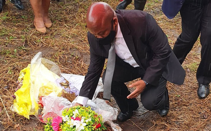 KwaZulu-Natal Premier Sihle Zikalala lays a wreath for the murder victims in uMthwalume on 1 September 2020. Picture: @kzngov/Twitter